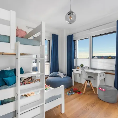 King Erste Lage, Dachterrasse, Meerblick, Carport, Kamin, Sauna, Terrasse, Aussenrolllaeden Nyaraló