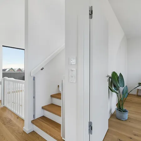 Nyaraló King Erste Lage, Dachterrasse, Meerblick, Carport, Kamin, Sauna, Terrasse, Aussenrolllaeden Olpenitz