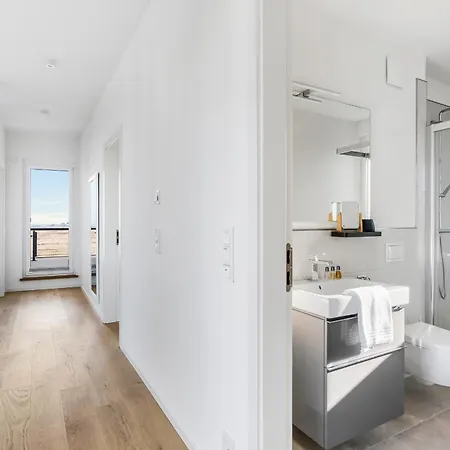 Nyaraló King Erste Lage, Dachterrasse, Meerblick, Carport, Kamin, Sauna, Terrasse, Aussenrolllaeden *